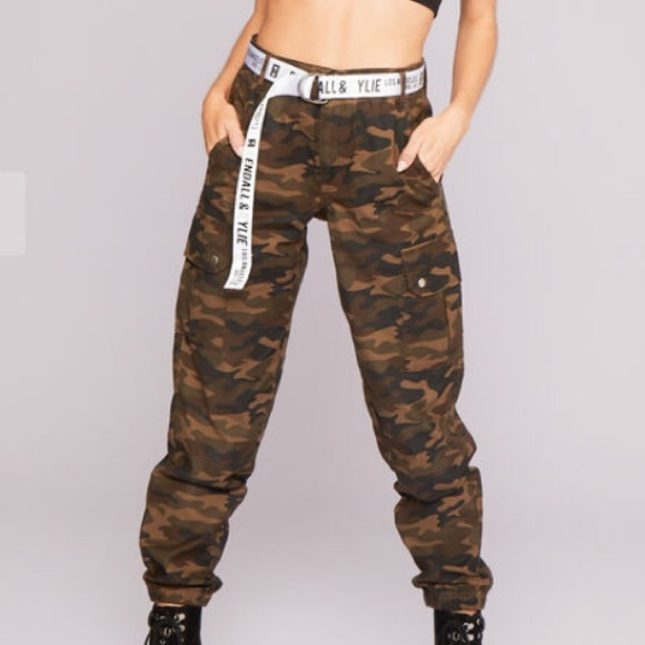 Kendall & Kylie High Rise Camo Cargo Pants (Ardene) - Picture 3 of 11